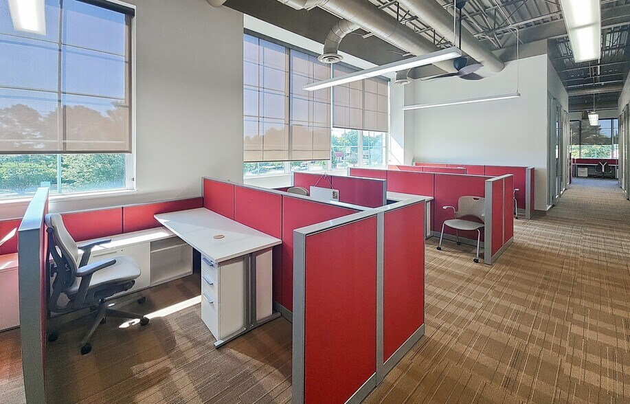 More Photos Of 5547 Veterans Pky, Columbus Coworking Space