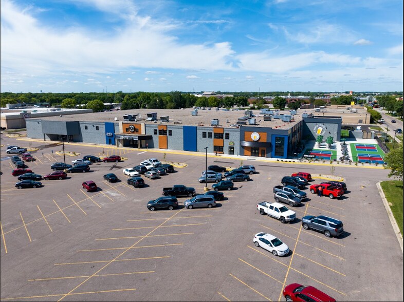 More Photos Of 1850 E Madison Ave, Mankato Freestanding For Lease