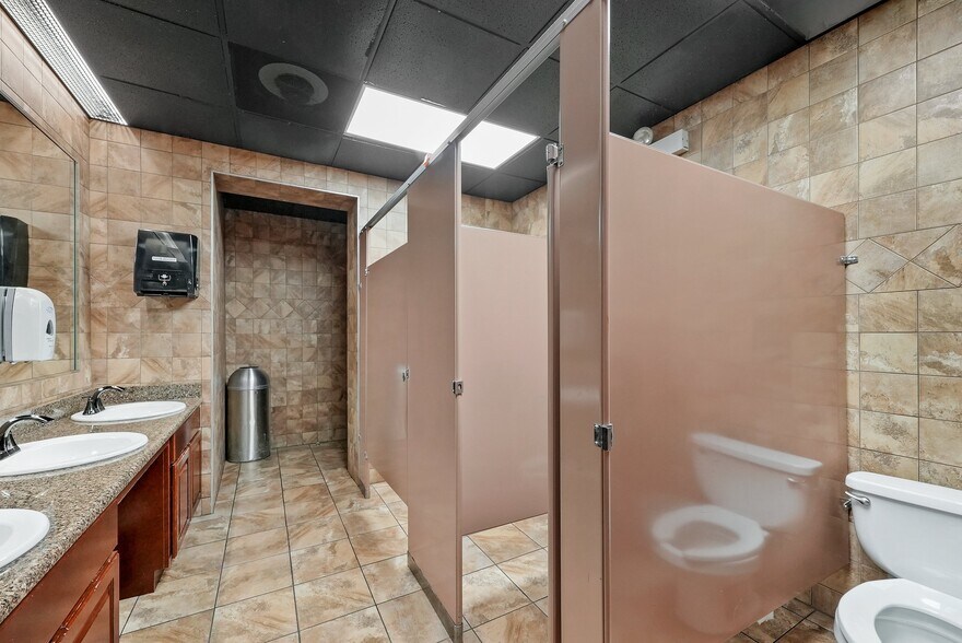 More Photos Of 5772 S Archer Ave, Chicago General Retail For Sale