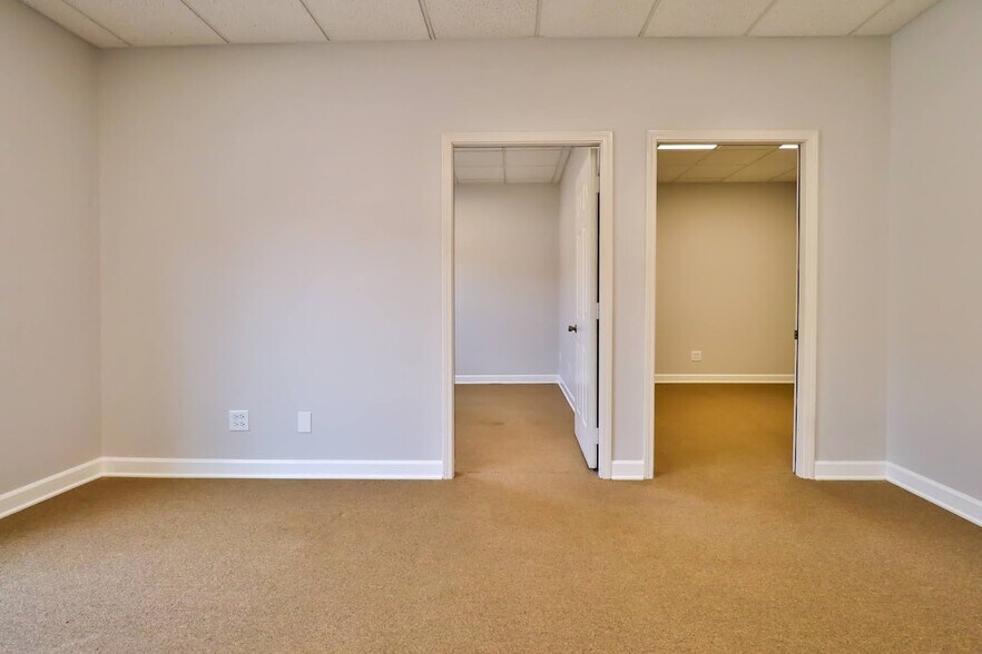 More Photos Of 4701-4731 W Midlothian Tpke, Crestwood Office For Sale