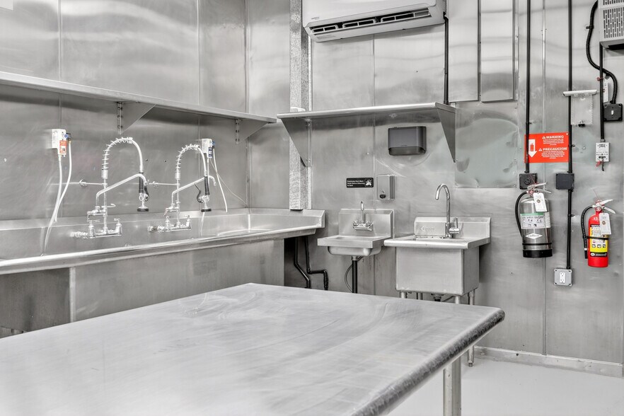 More Photos Of 643 NW 20th St, Miami Freestanding For Sale