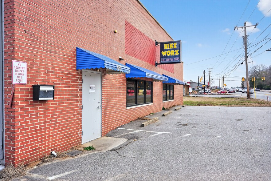 More Photos Of 1321 Union St, Spartanburg Freestanding For Lease