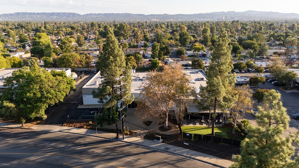 More Photos Of 20520 Nordhoff St, Chatsworth Industrial For Sale