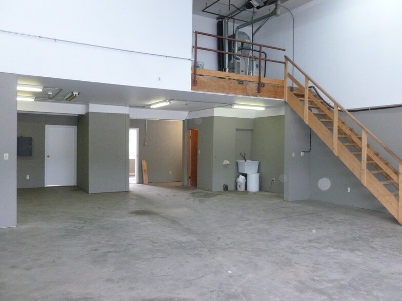 More Photos Of 4646 Riverside Dr, Red Deer Flex For Sale