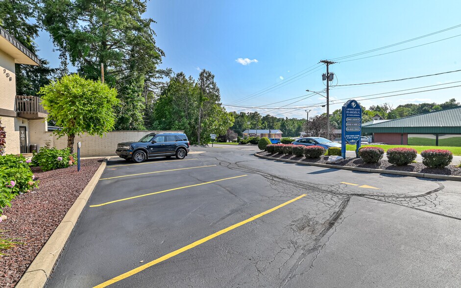 More Photos Of 508-512 N Jefferson st, New Castle Medical For Sale