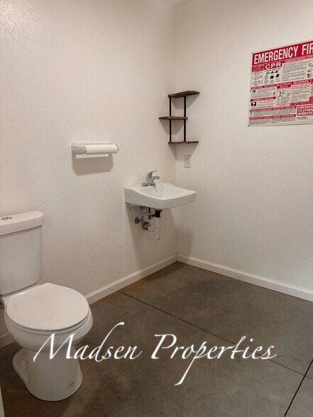 More Photos Of 1115 Ewald Ct, Paradise Manufacturing For Lease