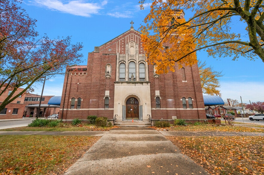 Primary Photo Of 22201 Woodward Ave, Ferndale Religious Facility For Sale