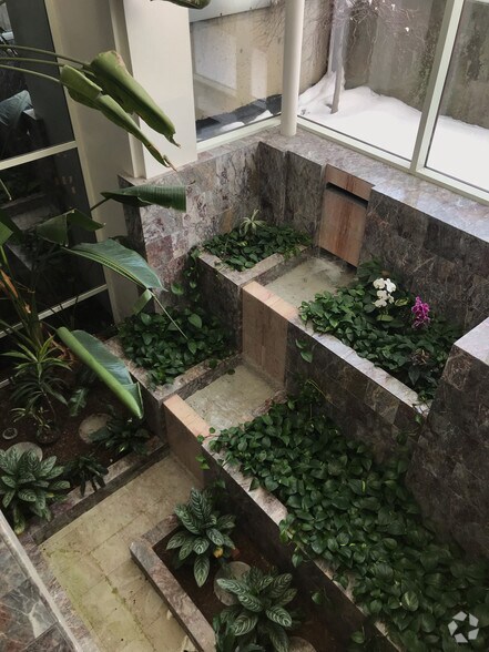 More Photos Of 30300 Northwestern Hwy, Farmington Hills Office For Lease