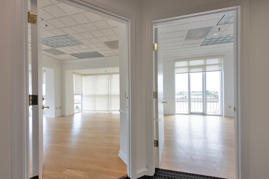 More Photos Of 888 E Las Olas Blvd, Fort Lauderdale Office For Lease