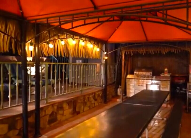 More Photos Of 22942 Crespi St, Woodland Hills Specialty For Sale