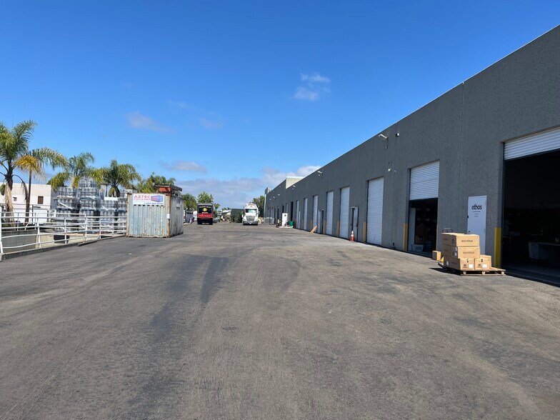 More Photos Of 2820-2834 La Mirada Dr, Vista Manufacturing For Lease