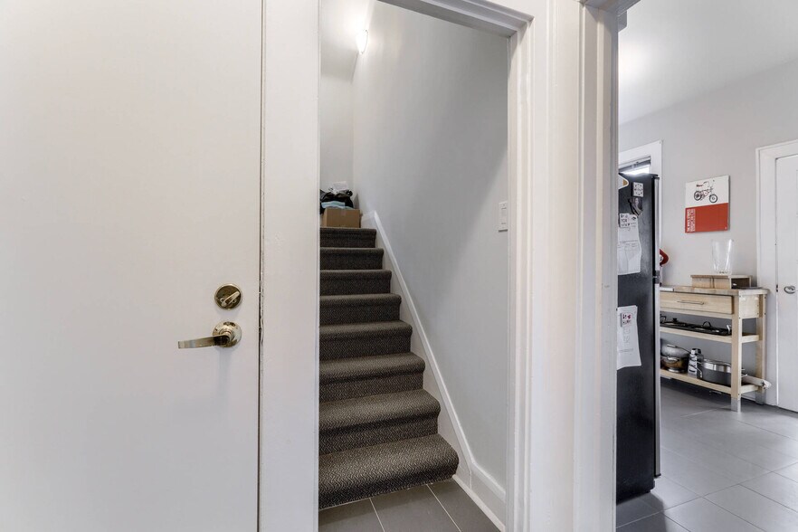 More Photos Of 4 Oriole Gdns, Toronto Apartments For Sale