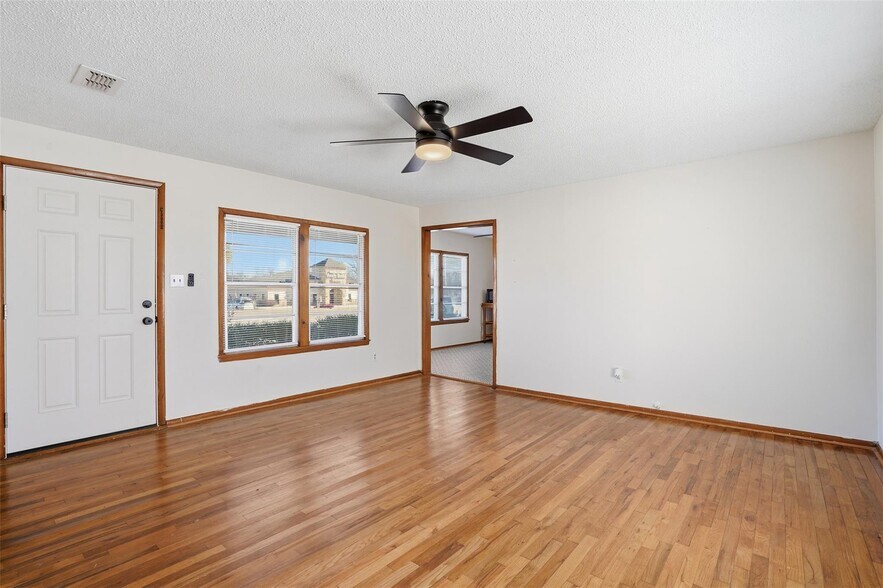 More Photos Of 321 W Highway 199, Springtown Office For Sale