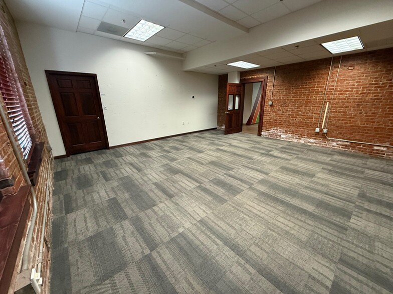More Photos Of 601 N National Ave, Springfield Office For Lease