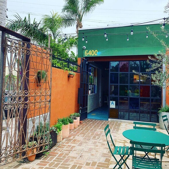 More Photos Of 5135 W Adams Blvd, Los Angeles Apartments For Lease