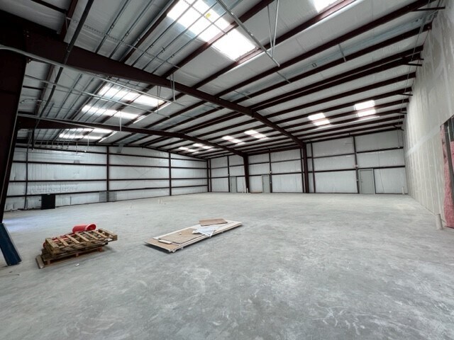 More Photos Of 13215 Judson Rd, San Antonio Showroom For Lease