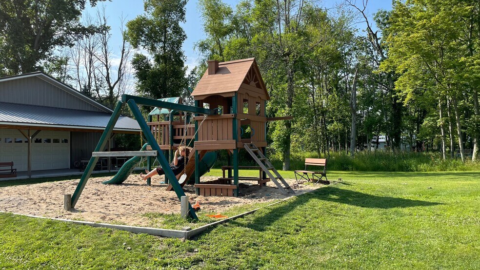 More Photos Of 2325 Green Dr, Au Gres Specialty For Sale