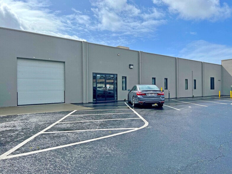 More Photos Of 6300-6370 Hollister Ave, Goleta Research And Development For Lease