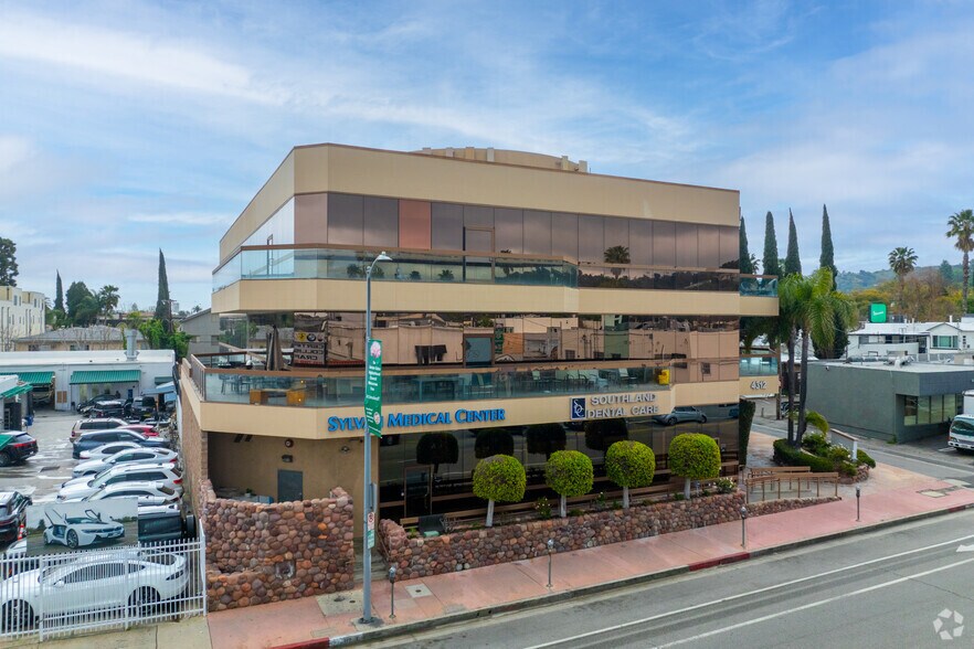 More Photos Of 4312 Woodman Ave, Sherman Oaks Office For Lease