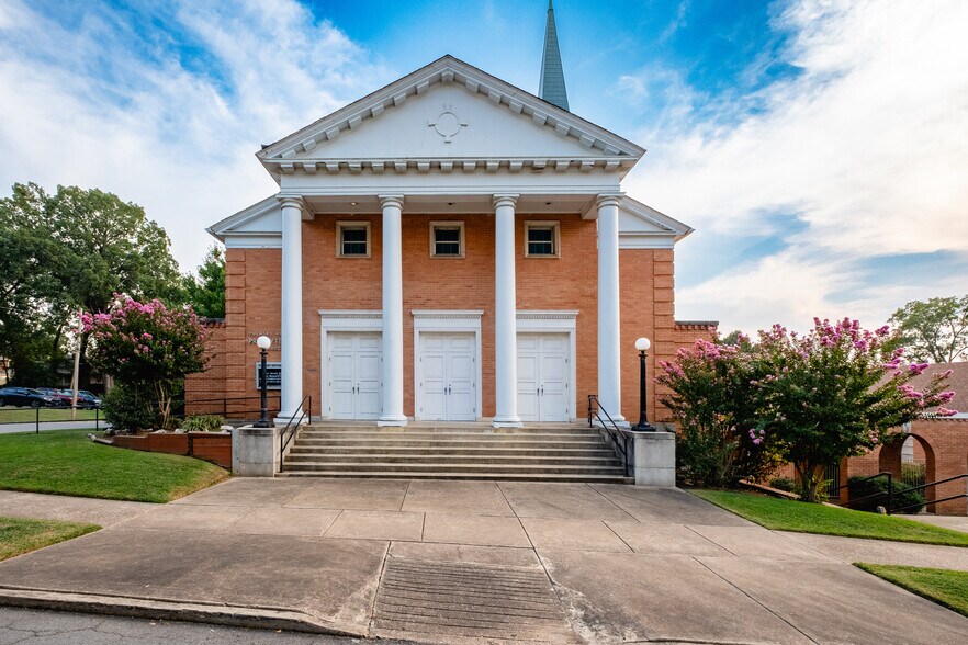 More Photos Of 4401 Woodlawn Dr, Little Rock Religious Facility For Sale