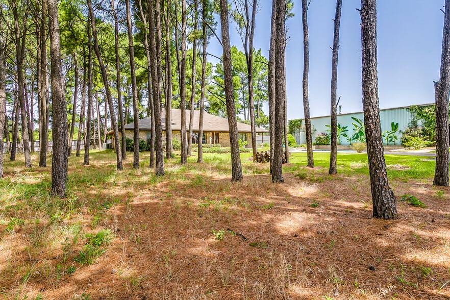 More Photos Of 3433 E Highway 199, Springtown Flex For Sale