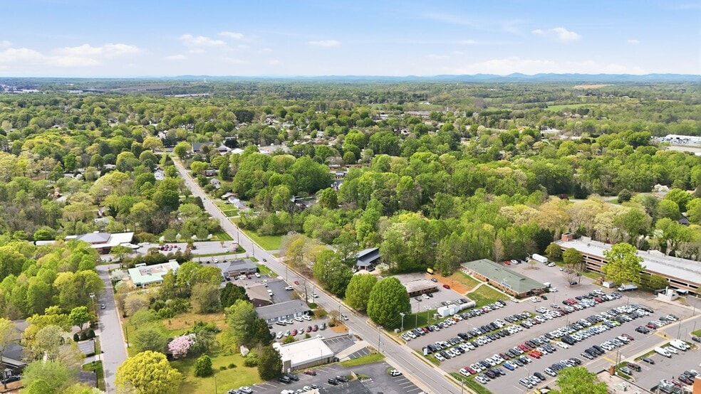 More Photos Of 744 Hartness Rd, Statesville Medical For Sale