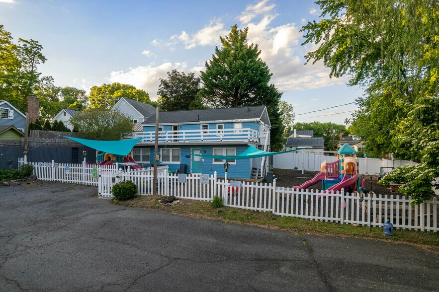 Primary Photo Of 248 Loudoun St SW, Leesburg Daycare Center For Lease