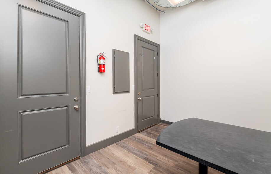 More Photos Of 10612-10614 Meeting St, Prospect Storefront Retail Office For Lease