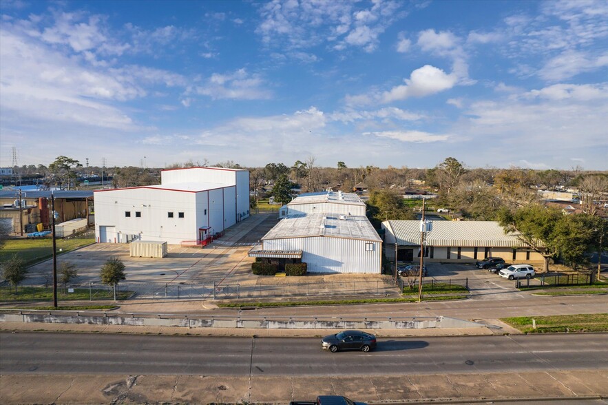 More Photos Of 1701-1707 Tidwell Rd, Houston Warehouse For Sale