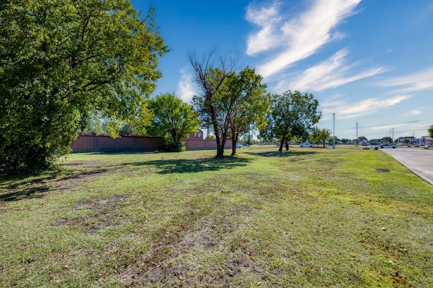 More Photos Of 2401 Arapaho Rd, Garland Land For Sale