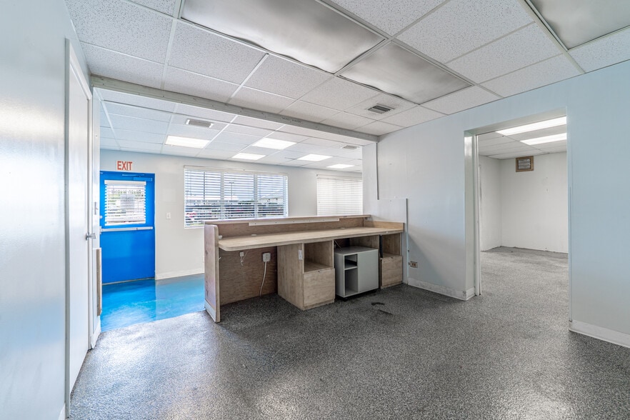 More Photos Of 624 W State Road 84, Fort Lauderdale Medical For Sale