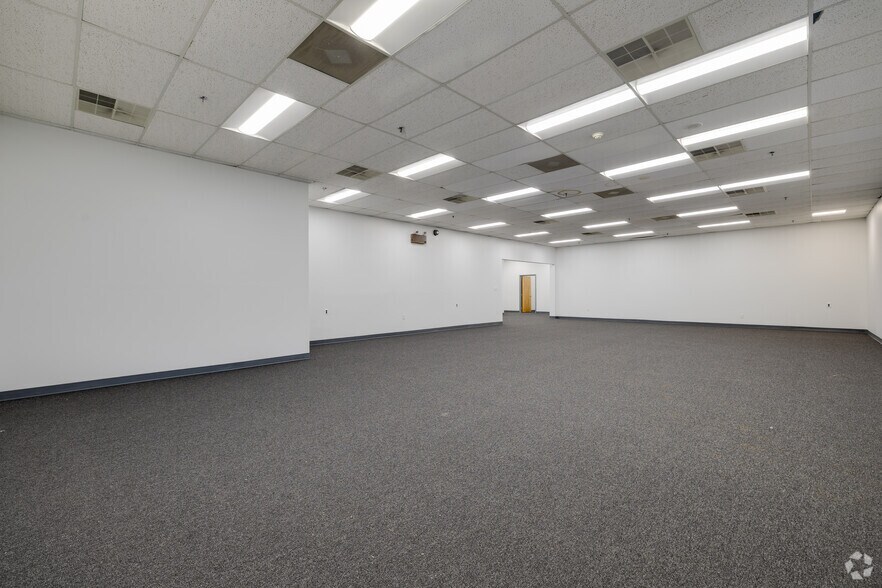 More Photos Of 450-460 Veterans Dr, Burlington Light Distribution For Sale