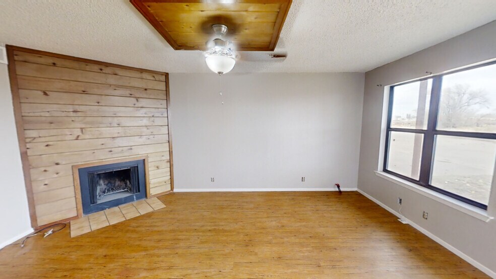 More Photos Of 402 SE 6th St, Andrews Apartments For Sale