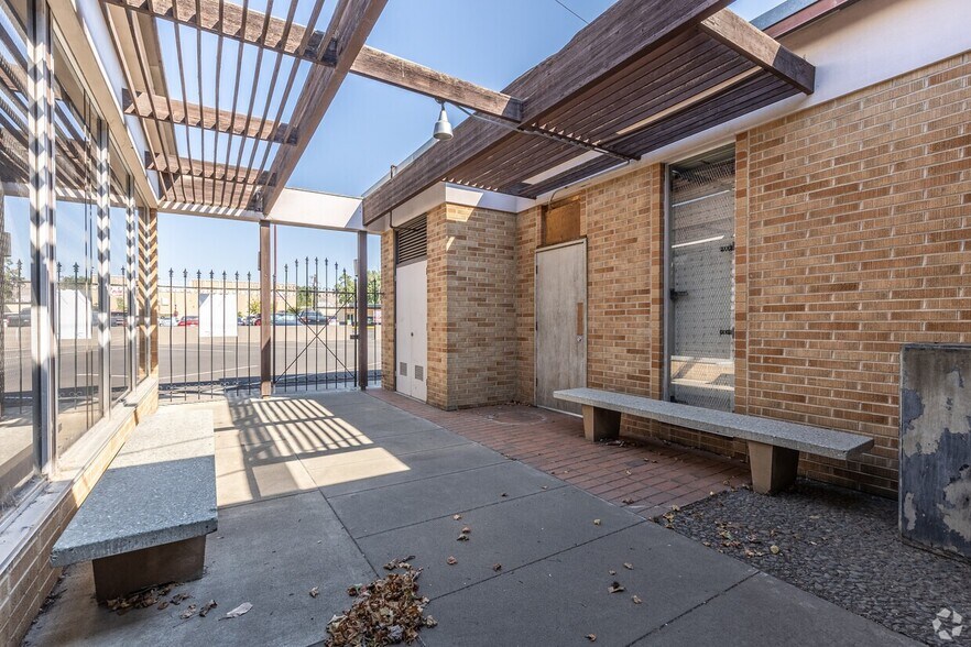 More Photos Of 421 E Chestnut Ave, Yakima Office For Lease