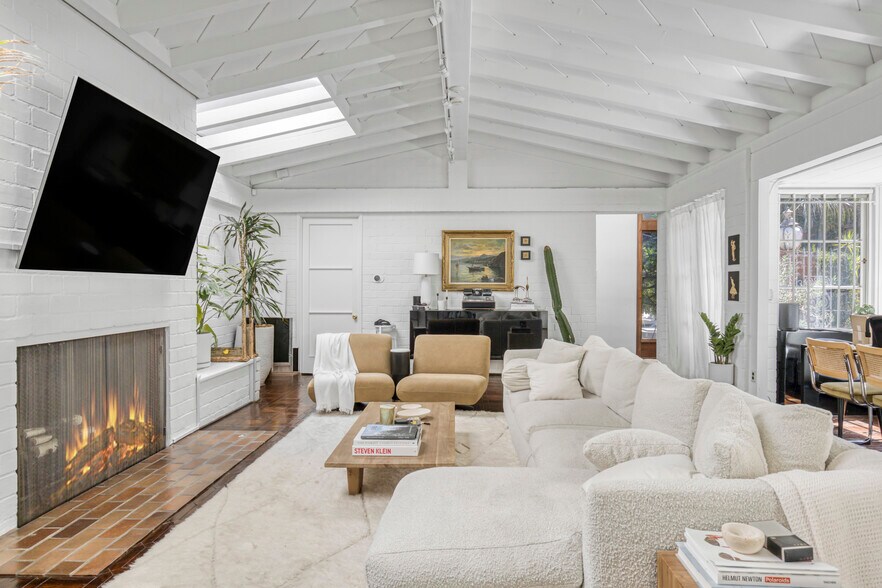 More Photos Of 1276 N Sweetzer Ave, West Hollywood Apartments For Sale