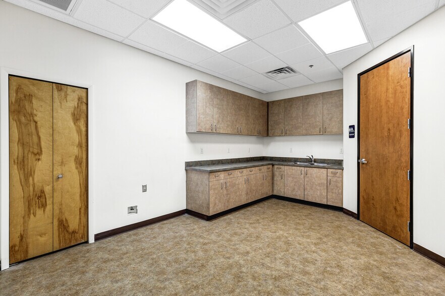 More Photos Of 15405 N 99th Ave, Sun City Medical For Lease