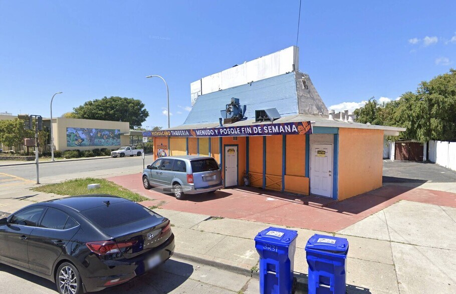 More Photos Of 3231 Macdonald Ave, Richmond Restaurant For Lease