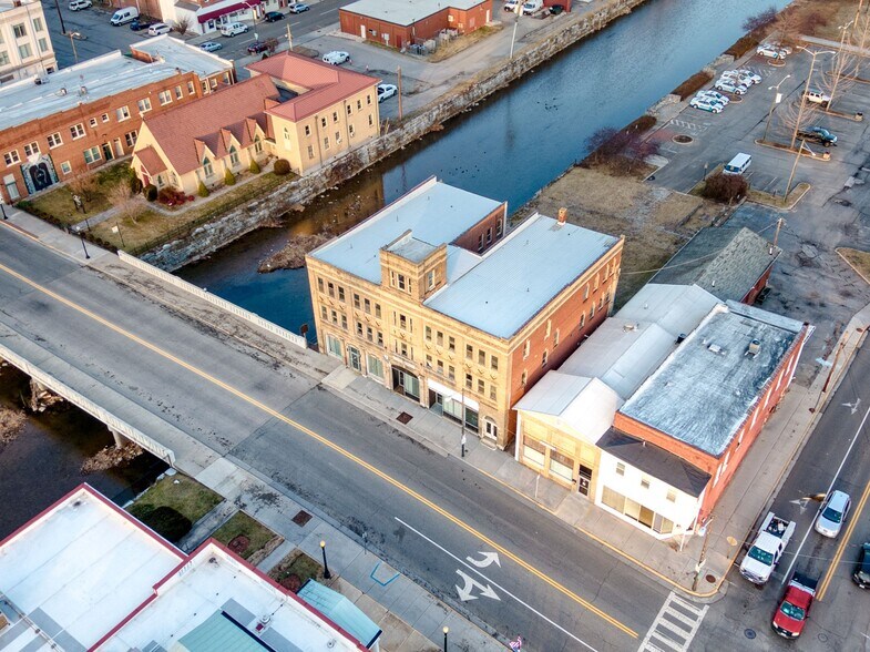 More Photos Of 110 N Washington Ave, Pulaski Flex For Sale