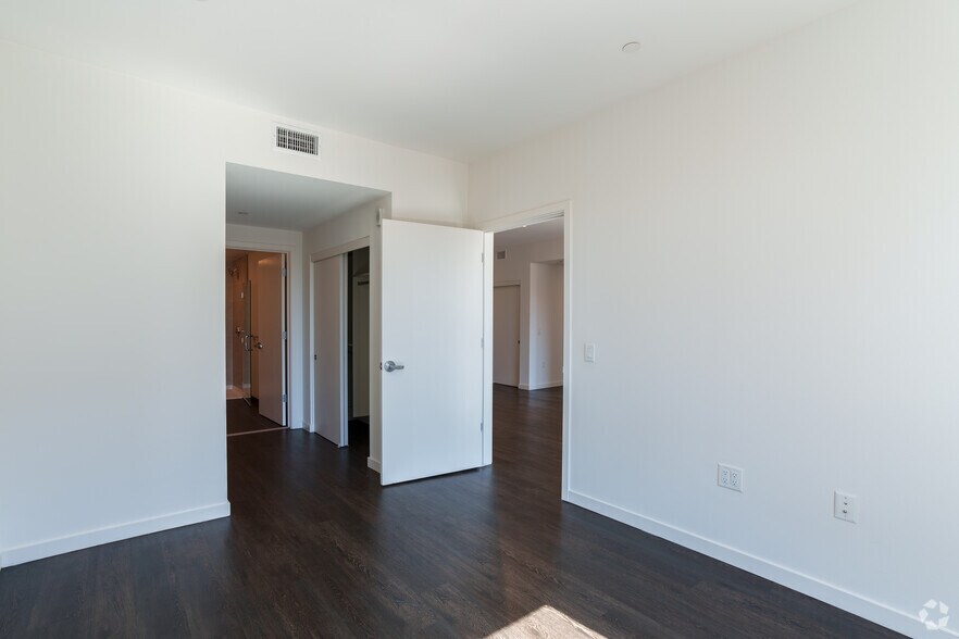 More Photos Of 2302 Valdez St, Oakland Apartments For Lease