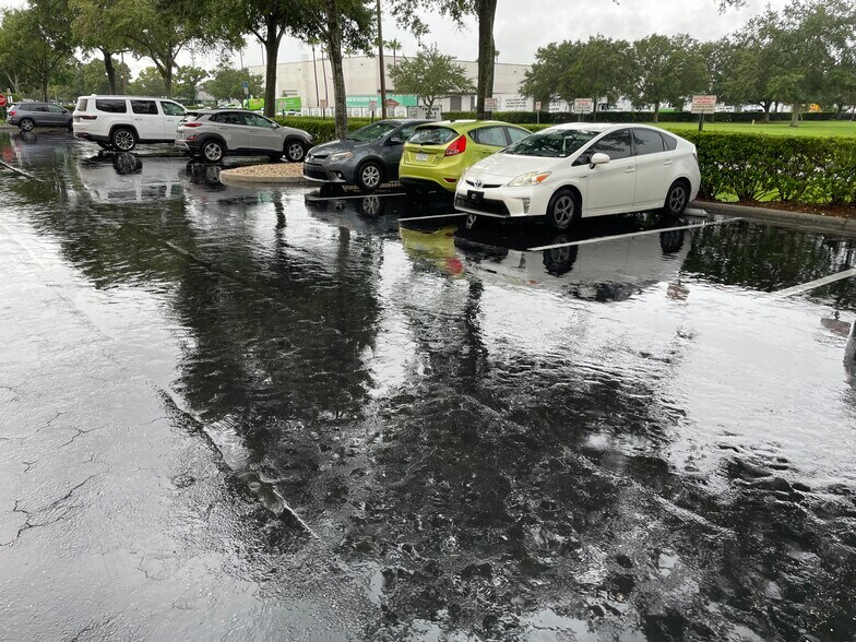 More Photos Of 6600-6626 Kingspointe Pky, Orlando Distribution For Lease