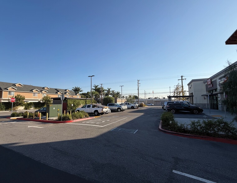 More Photos Of 17684 Bellflower Blvd, Bellflower Restaurant For Sale