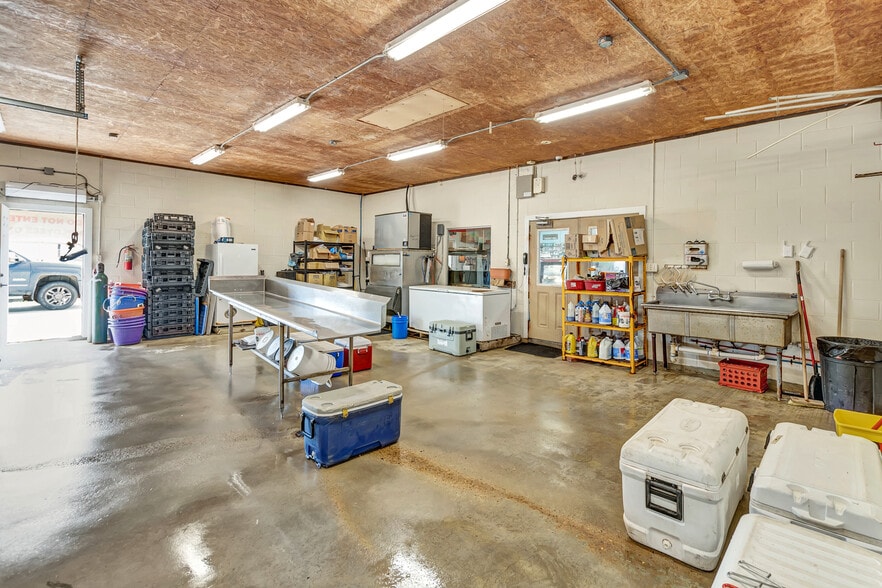 More Photos Of 2241 State Highway 35 N, Port Lavaca Storefront For Sale