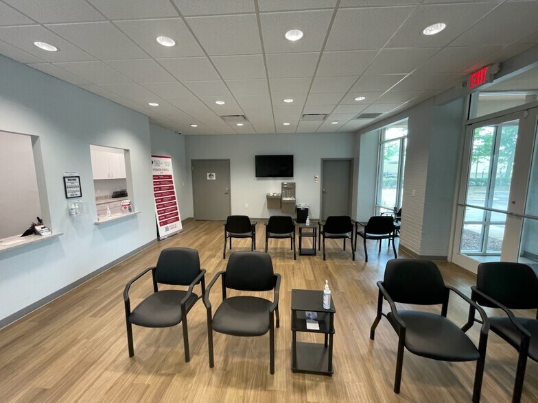 More Photos Of 4682 Airport Blvd, Mobile Medical For Sale