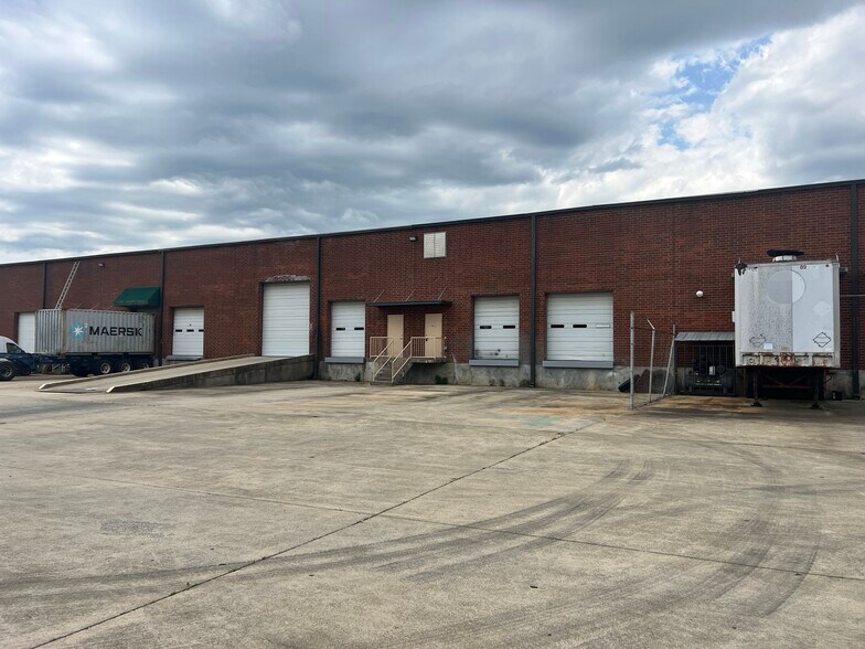 More Photos Of 2575 Cobb International Blvd, Kennesaw Warehouse For Lease