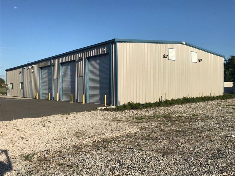 More Photos Of Saint Johns Bluff Rd N, Jacksonville Auto Repair For Lease