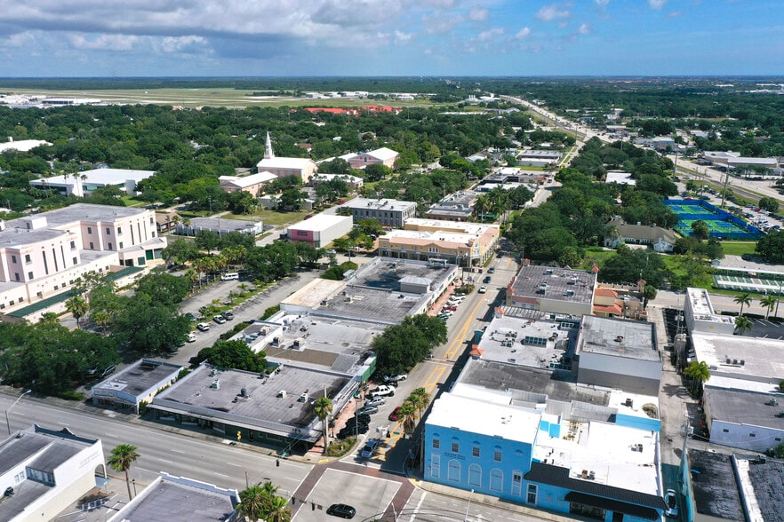 More Photos Of 2045 14th Ave, Vero Beach Office Residential For Sale