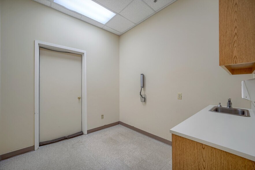 More Photos Of 79 Route 59, Airmont Medical For Lease