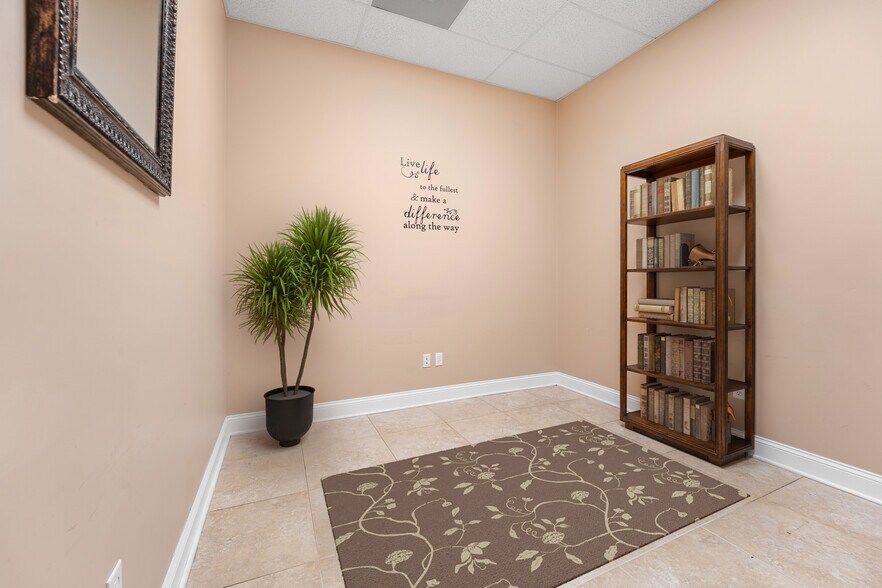 More Photos Of 310 Commerce Lake Dr, Saint Augustine Light Distribution For Lease