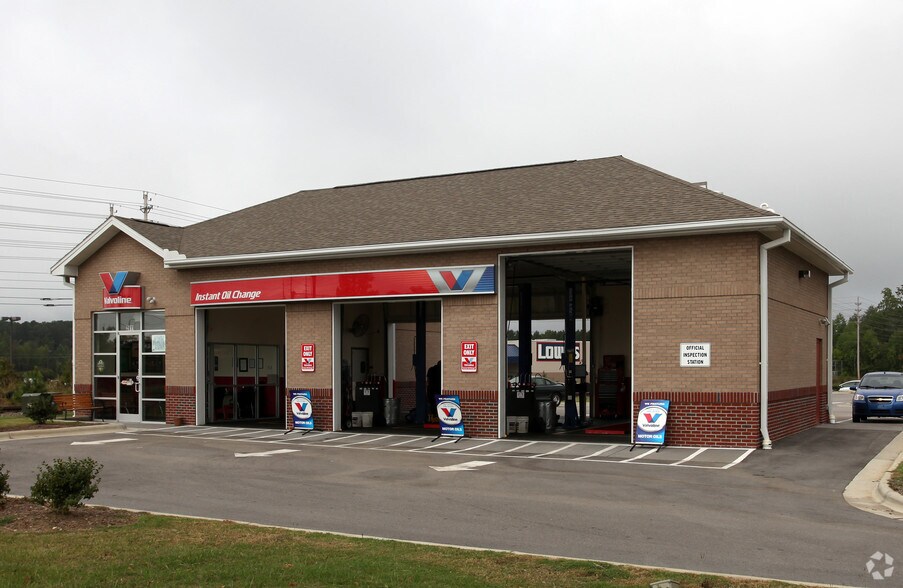 Primary Photo Of 2811 W Raleigh Road Pky, Wilson Auto Repair For Sale