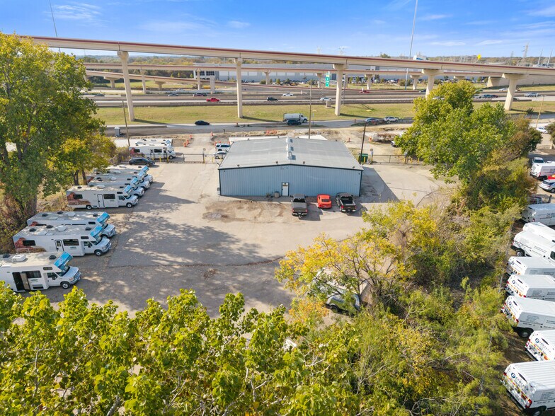 More Photos Of 2630 N Interstate 35E, Carrollton Service For Sale